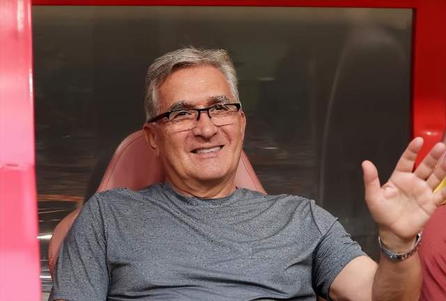 71岁伊万宣布退休，里皮也走过：中国足球缺几个英超式教头才够用？