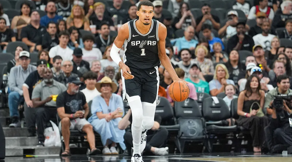 NBA 10月31日：文班写史上5连胜，罗林斯32分搅局勇士和雄鹿？