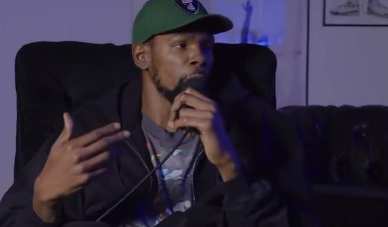 12岁就6英尺：凯文杜兰特在NBA里怎么把焦虑卖了给镜头？