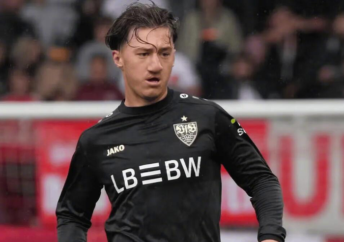 5000万到6000万的博弈？曼联英超中场补强排到2026年，谁能等得起