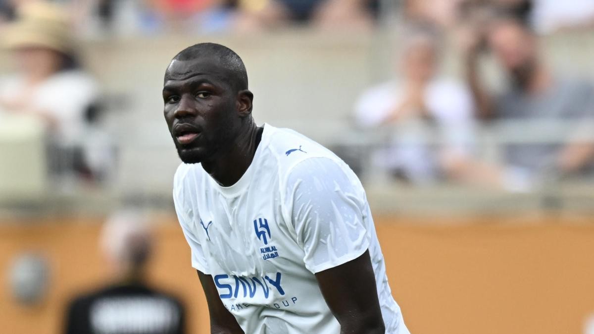 1亿欧被那不勒斯拒绝，曼联当配角？英超与意甲的转会戏码