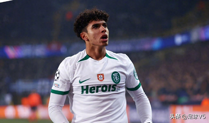 8000万拦路？英超两雄为18岁西蒙斯上演曼市豪赌