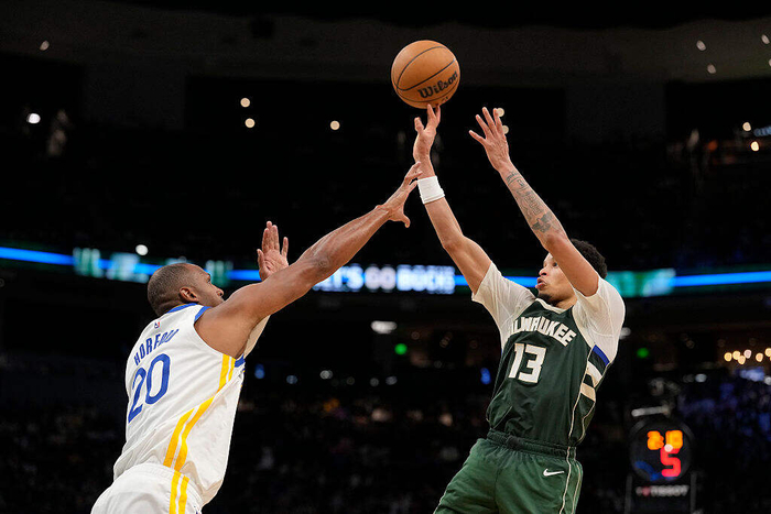 字母哥缺阵，罗林斯32分绝杀把勇士打蒙，NBA这出1场爽文