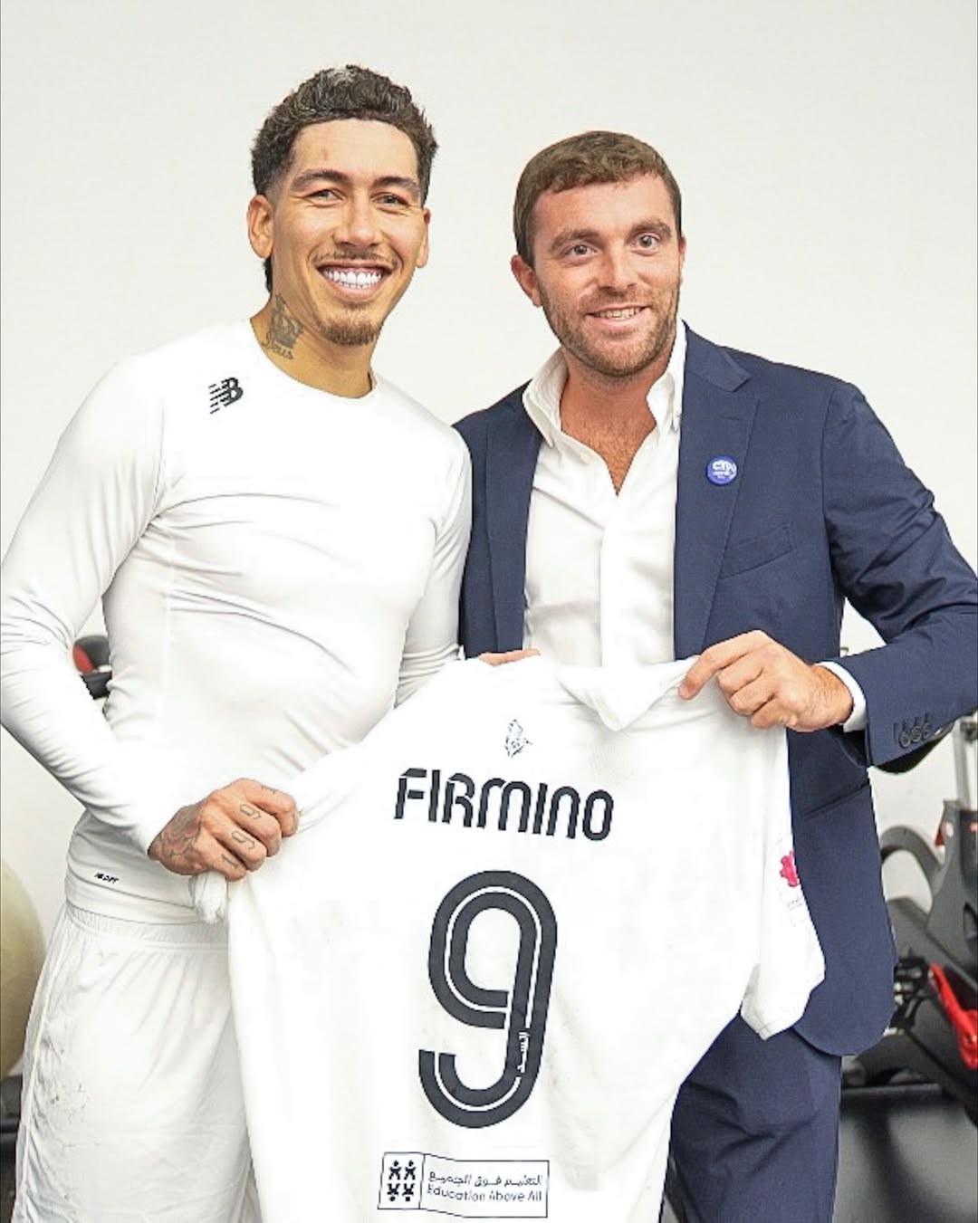 罗马诺晒照：菲尔米诺英超10年老将现身萨德，卡塔尔联赛又热闹了