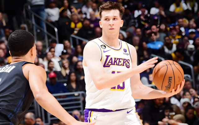 里夫斯场均34.2+10飙升，湖人未来要为他掏2.46亿？NBA工资表惨案