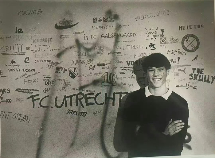 范巴斯滕61岁，AC米兰和意甲至今还在循环放那张经典唱片