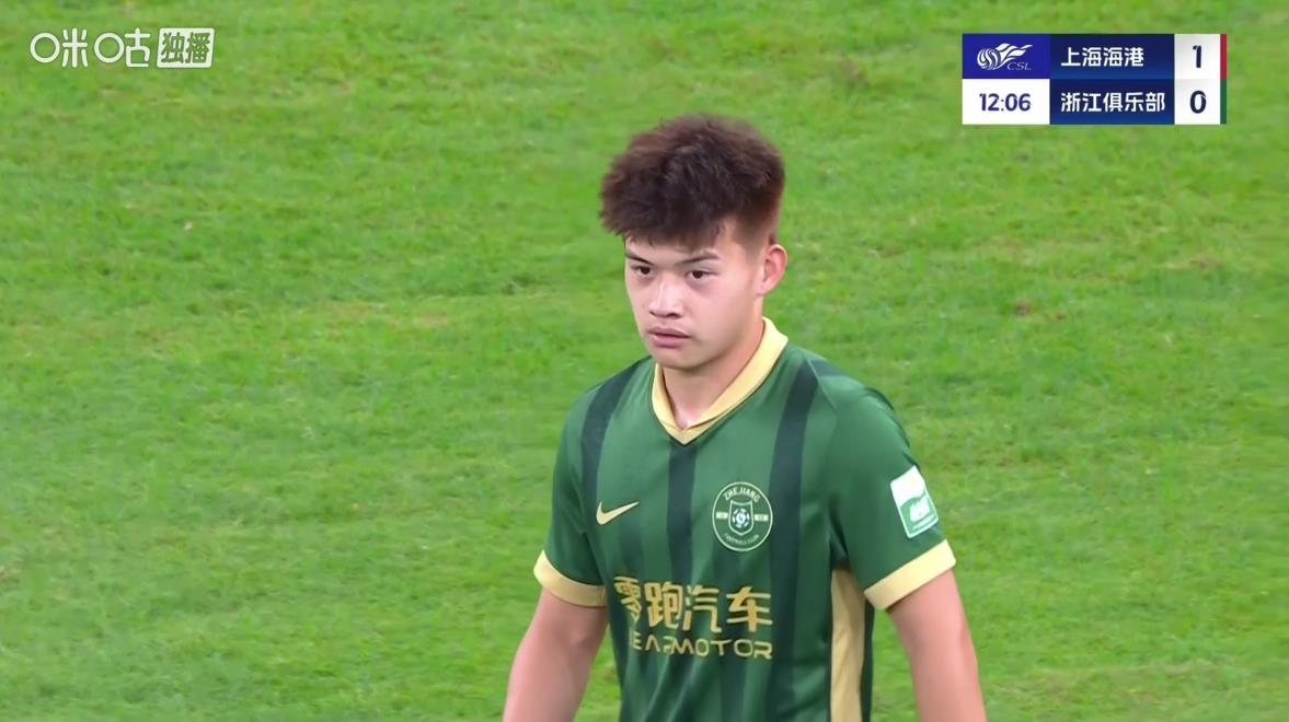 上港3-0完胜浙江队，63分锁定中超主动权，连冠只差最后一场