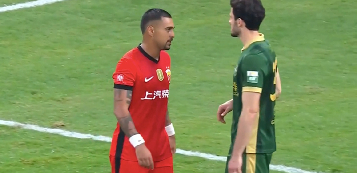 上海海港3-0胜浙江队，王燊超世界波让中超争冠变成数字游戏