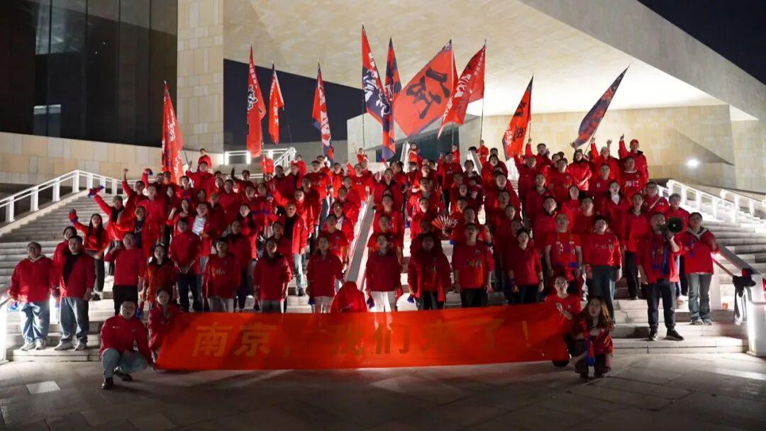 200人排练+300人助威：南通队11月1日冲冠，英超式热情来了