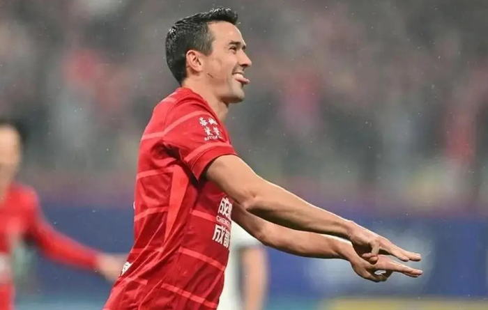 3队抢周定洋？中超200万欧年薪引燃浙江队与上海海港的火药味