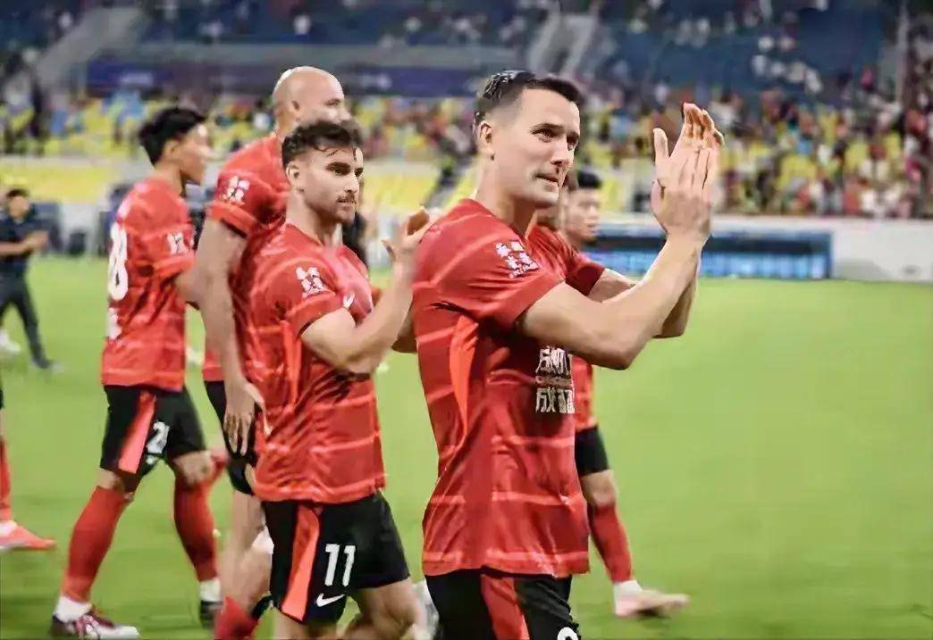 中超第29轮：上海海港63分领跑，成都队59分被提前掰掉冠军手套