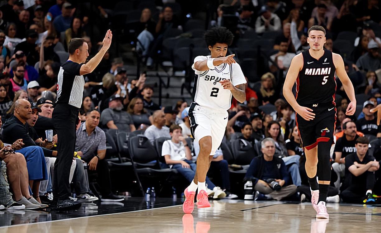 马刺5连胜，107-101力克热火：19岁哈珀在NBA像老江湖一样