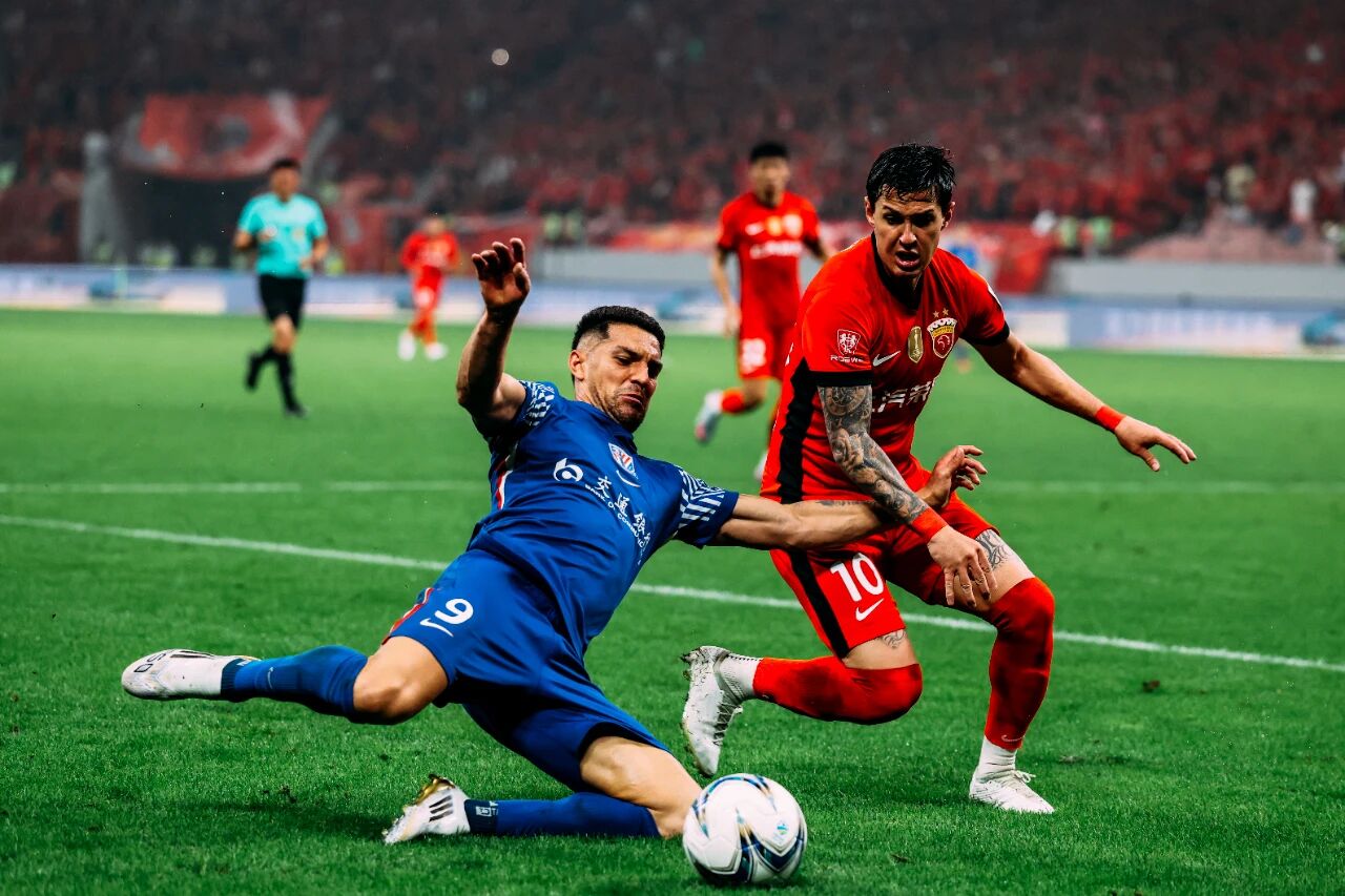 中超29轮：申花1-0拿下深圳，路易斯一句话把争冠说成英超剧本