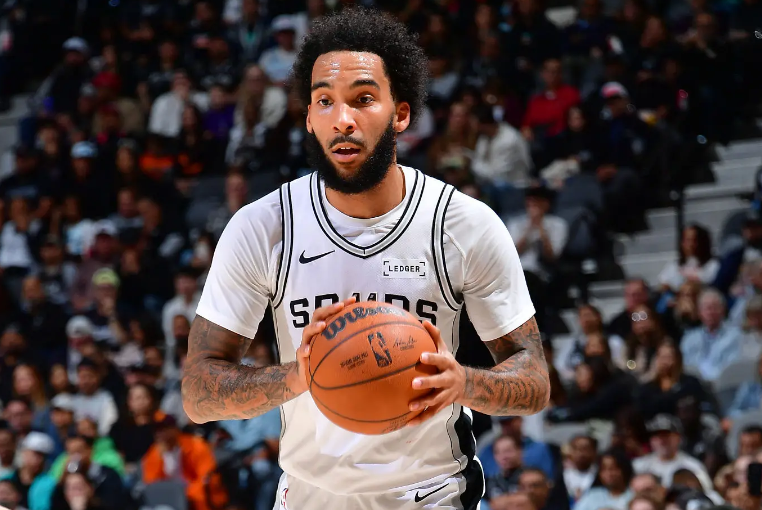 马刺队5连胜107-101热火,NBA西部第2的数据背后是谁在扛?