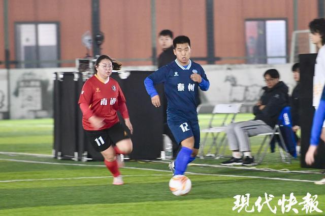 8V8变现场版：10月31日苏超球迷派对，比英超看台还要喧嚣像NBA场边