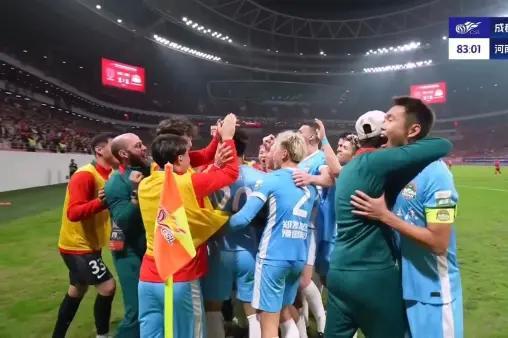 中超第29轮：蓉城1-2被河南绝杀，成都市冠军梦被英超式崩盘撕碎