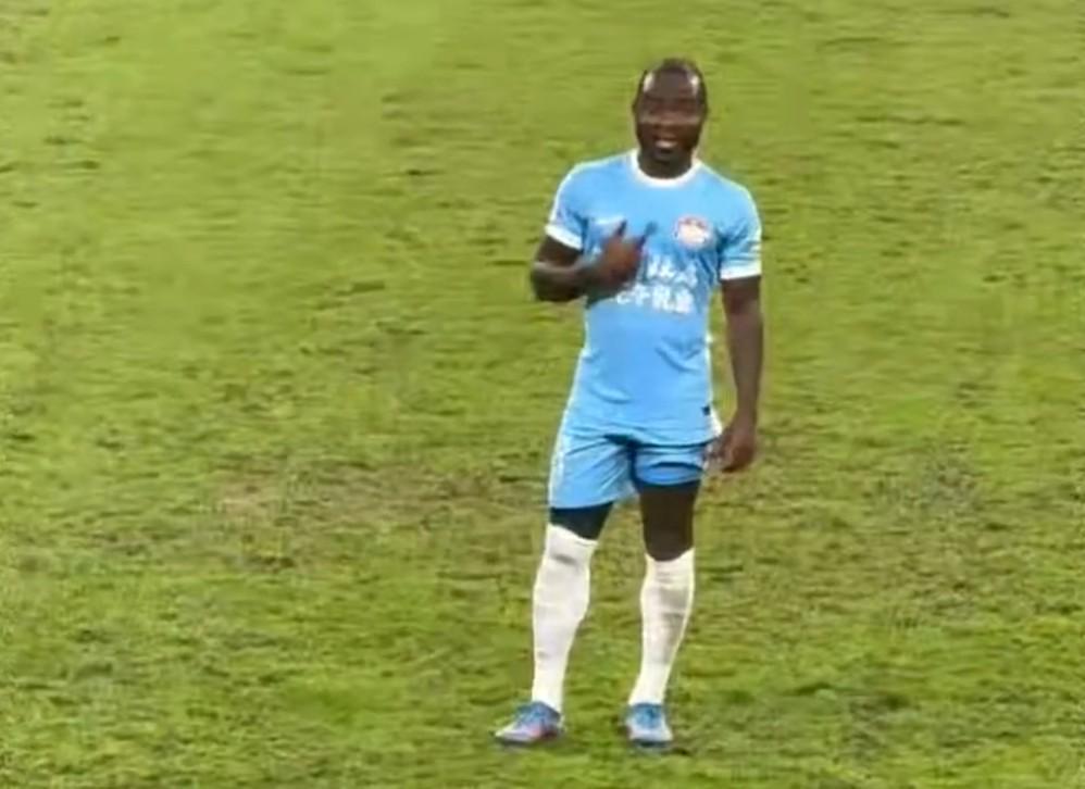 中超第29轮1-2出事了：阿奇姆彭疑遭种族歧视，中足联会怎么裁？英超也别偷笑