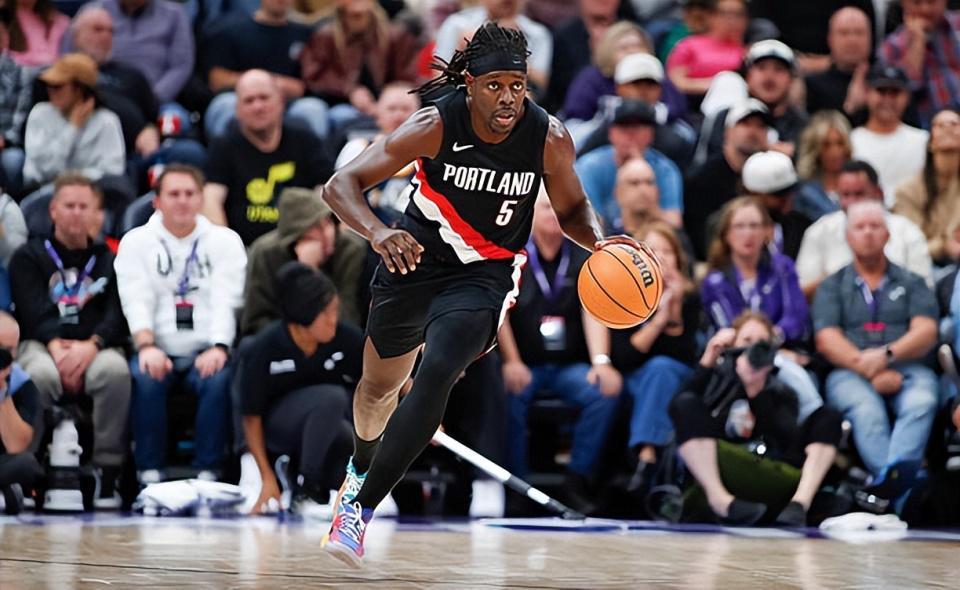 5场数据就能洗白？霍勒迪1.05亿合同在NBA里值几分