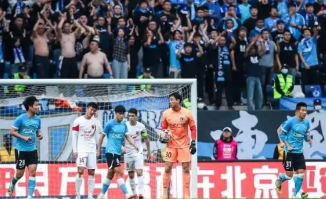 3连冠只需一平？上海海港客战大连，中超比英超狠多了