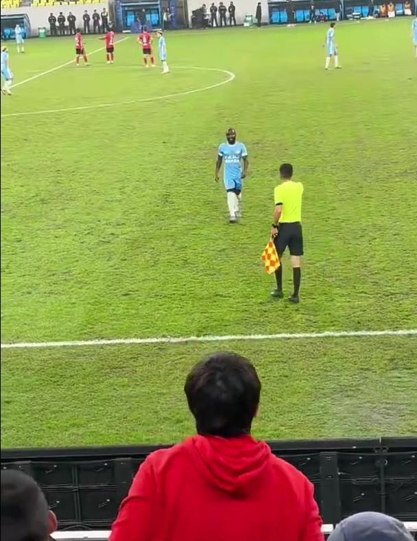 1-2落败、至少50万罚单?中超联赛蓉城看台又把俱乐部推下悬崖