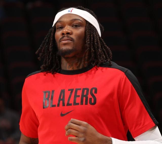 开拓者官方召回罗伯特，50%出战率惹争议，NBA对阵丹佛掘金队10:00