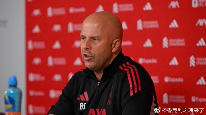 3连败争议，斯洛特在英超被喷，欧冠球迷暗自得意