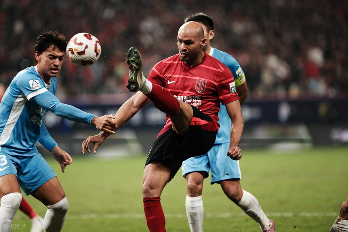 中超倒数第2轮：上海海港3球大胜，成都被河南队2-1绝杀落后4分