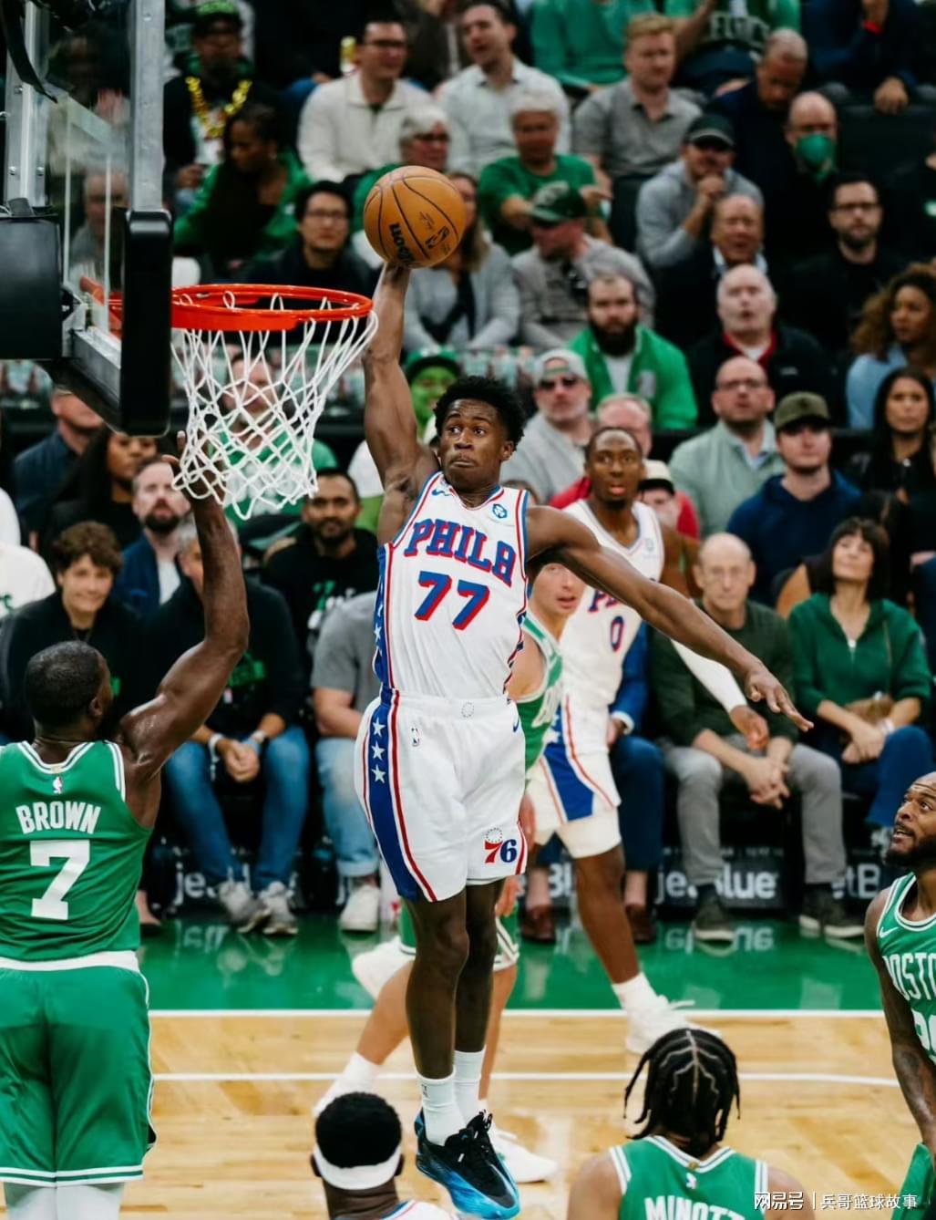 109-108险胜终结4连胜!NBA杯76人被绿军拆了心