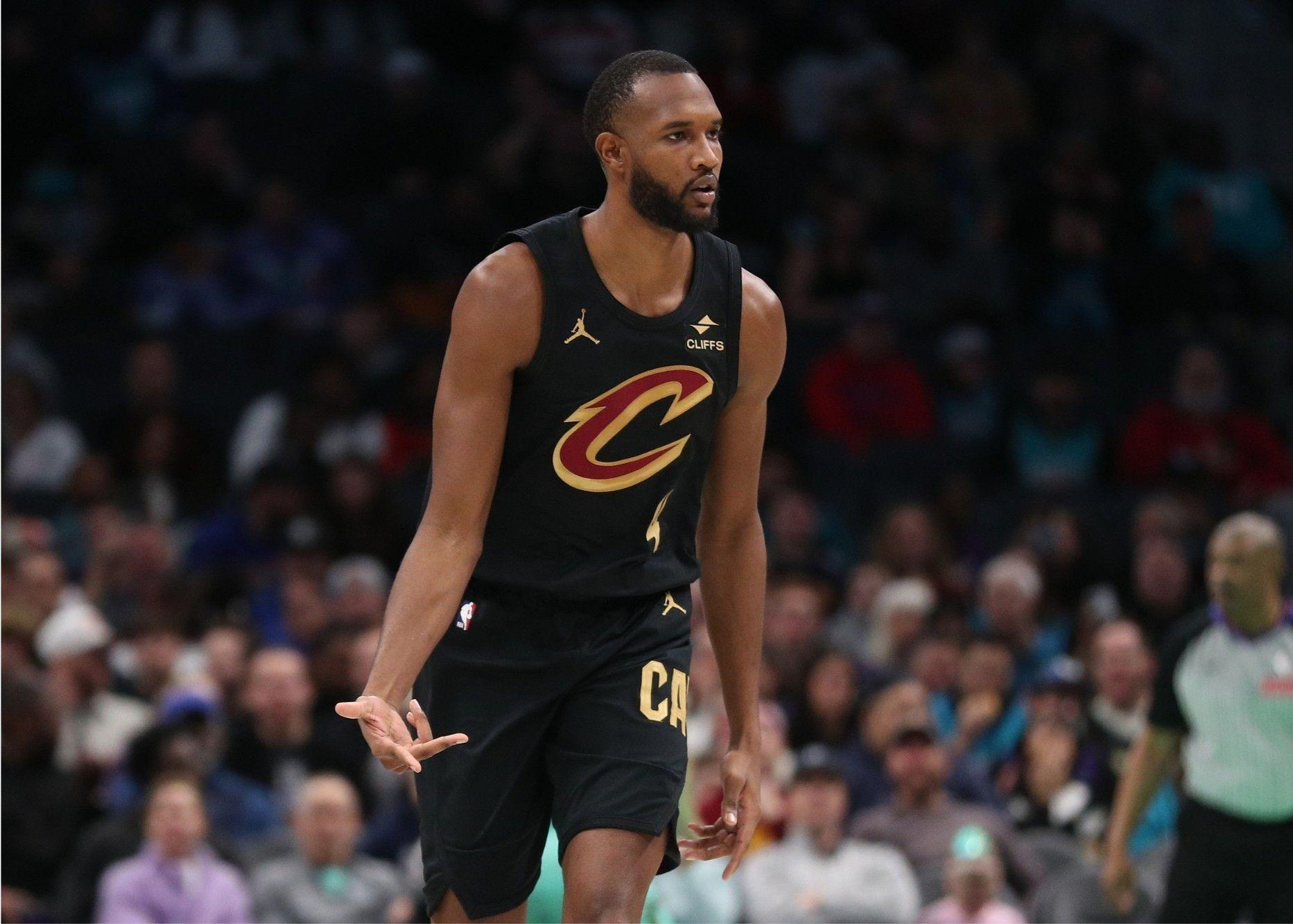 克利夫兰骑士101-112输球，莫布利29分独撑nba，米切尔加兰双缺席太扎心