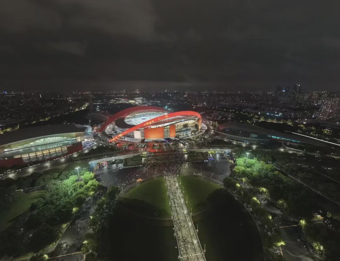 6场刷纪录！苏超在南京比英超更会造势，连NBA氛围都羡慕