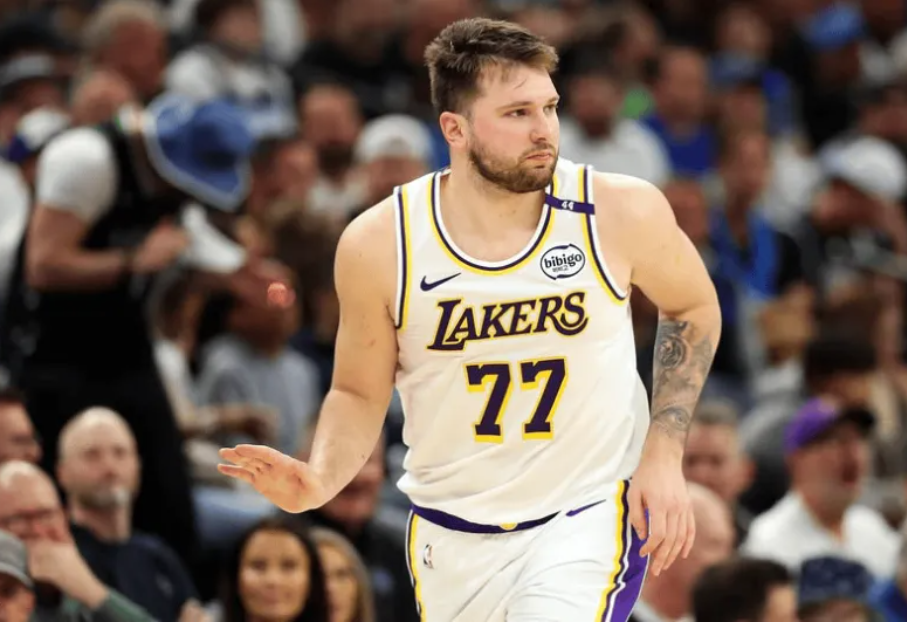 44分一夜变神仙？NBA湖人15分逆转在孟菲斯，里夫斯能扛到詹姆斯回归吗