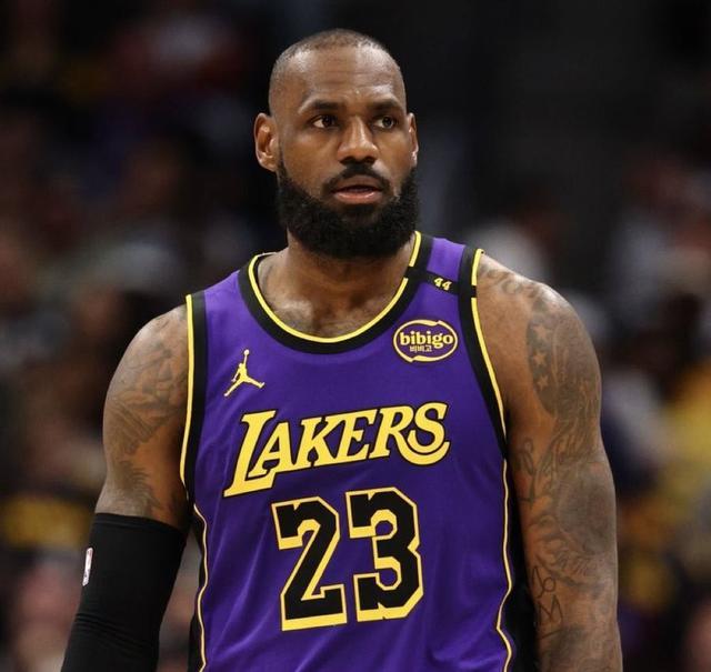 詹姆斯合同悬而未决：湖人4胜2负，NBA第8赛季他会走吗？