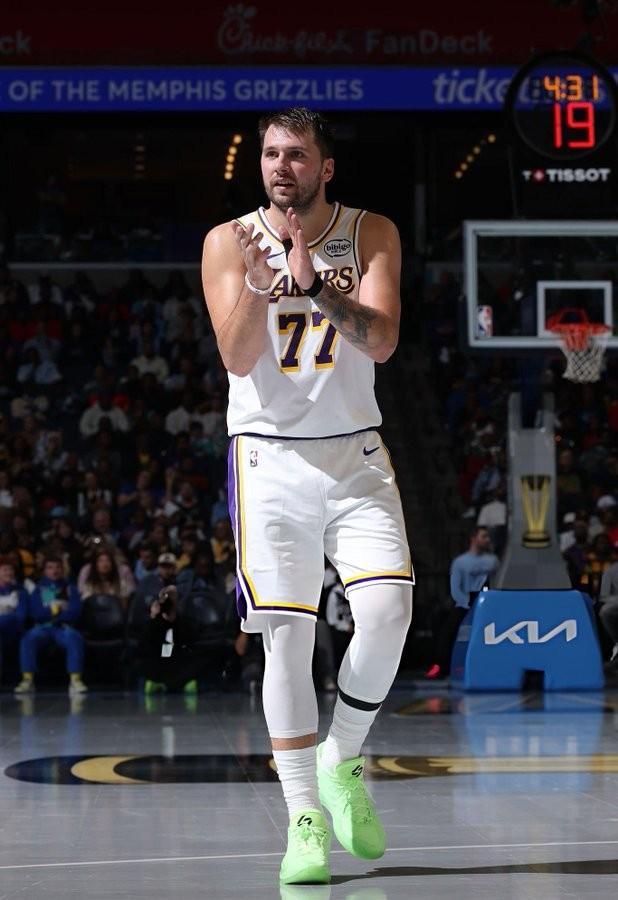 117-112！湖人杯赛首胜？NBA传言卢卡·东契奇复出爆砍44分是戏精操作还是事实