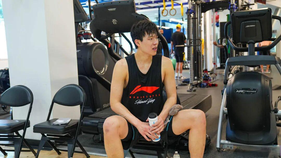 1场DNP和1个绝杀：杨瀚森被冷落，快船队在NBA靠小卡救场