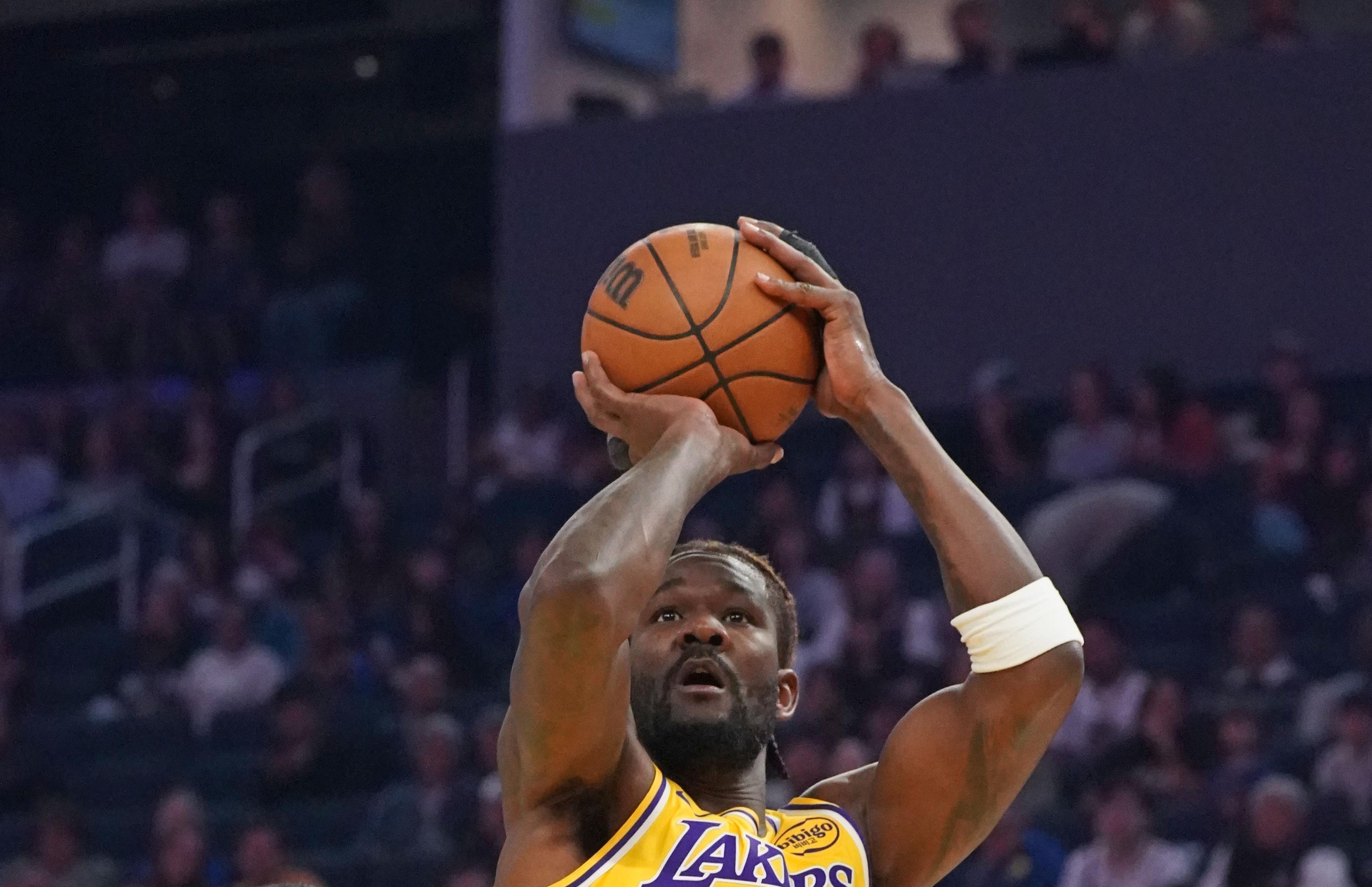 湖人客场117-112险胜孟菲斯，艾顿17分钟消失成谜，NBA轮换惹祸