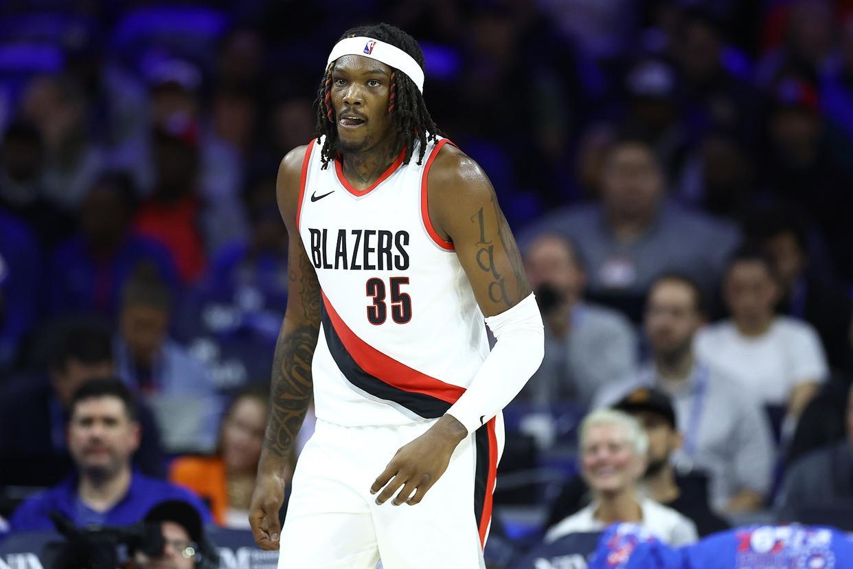 109-107惊险过关，NBA开拓者轮换像自嗨派对，杨瀚森被冷落成谜