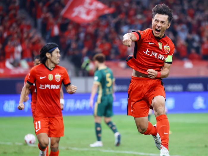 3笔人情账点名：中超争冠比英超更会算账，上海海港低调吃甜