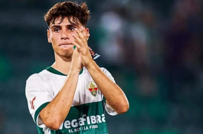 20岁小将穿30号在西甲亮相，对巴萨的那一刻谁把莱昂内尔·梅西的影子带来了？