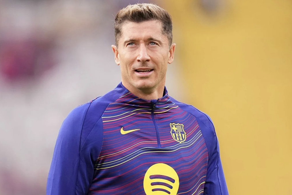 莱万9场4球还被说“硬扛”？乌尔班一句话惹巴塞罗那、欧冠等联赛球迷炸锅