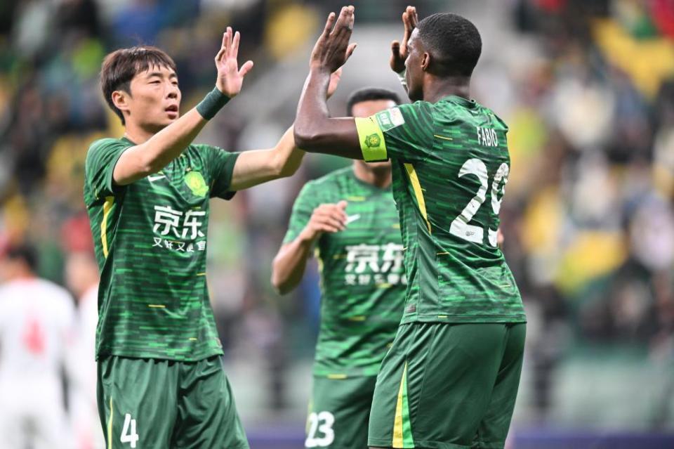 24球把纪录翻新：法比奥·卢比斯在中超把耶利奇按在地上摩擦