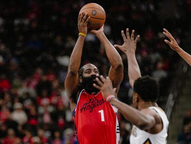 126-124险胜鹈鹕：快船队3胜2负，NBA小卡又当救火队长？