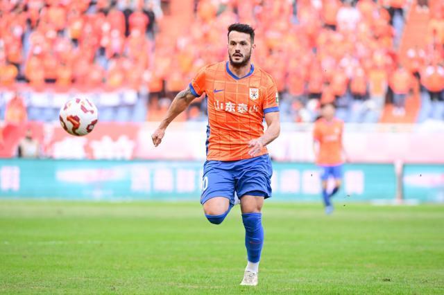 中超11月1日：泰山2-1险胜津门虎，卡扎25球却还有槽点（含英超参照）