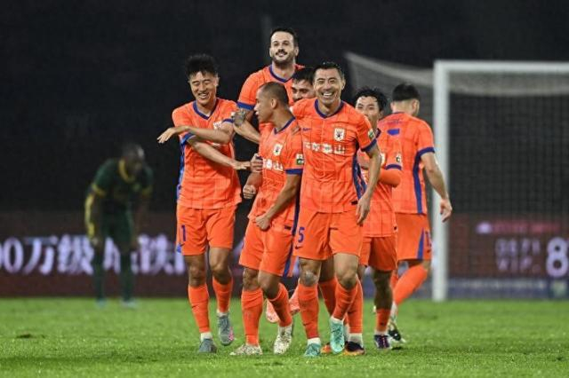 中超第29轮50分：泰山主场2比1收官，10场不败还能撑多久？