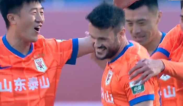 山东泰山2-1胜天津津门虎，中超主场10轮不败靠两球和一个点球戏码？