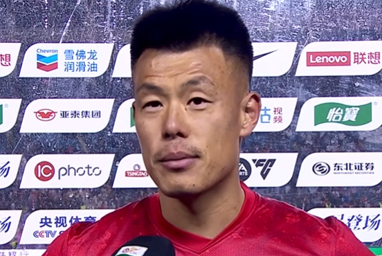 中超第29轮0-4被碾：长春亚泰主场崩盘，谭龙一句活在当下救不了场面