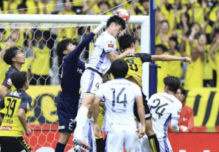 广岛三箭3-1击溃柏太阳神，联赛杯冠军在J1联赛里被打包带走