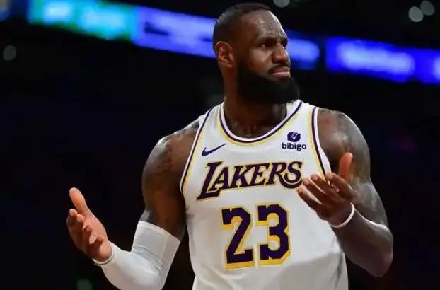 一周内能翻盘？湖人詹姆斯交易传闻让NBA舆论炸裂