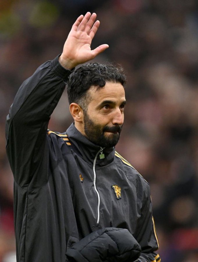 曼联10月巨变：投入千万元挖英超新星，滕哈赫被留还是被弃？