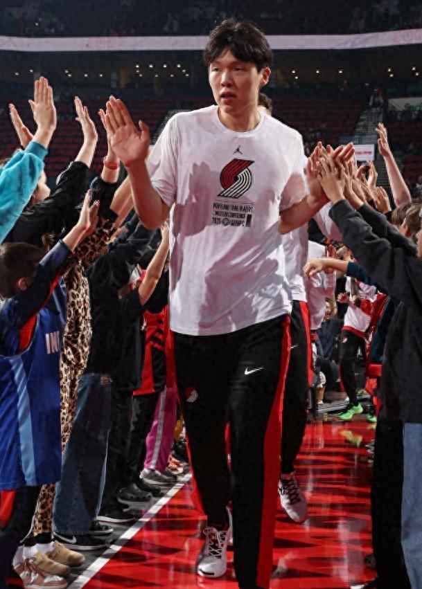 109-107惊心一刻：NBA杯赛开局，开拓者靠格兰特救场但杨瀚森被冷落