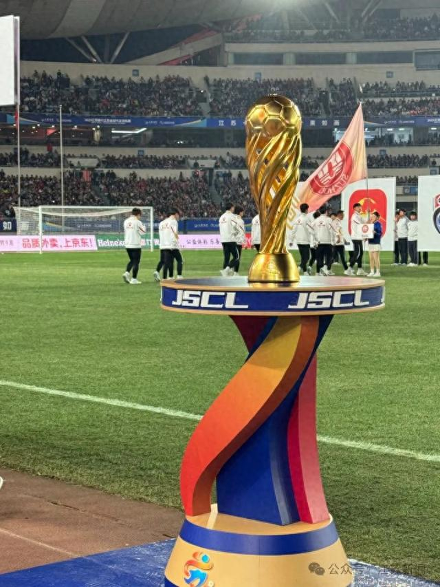 11月1日苏超决赛：南京奖杯闪耀，连英超都要回头看，江苏哪怕丢点脸？